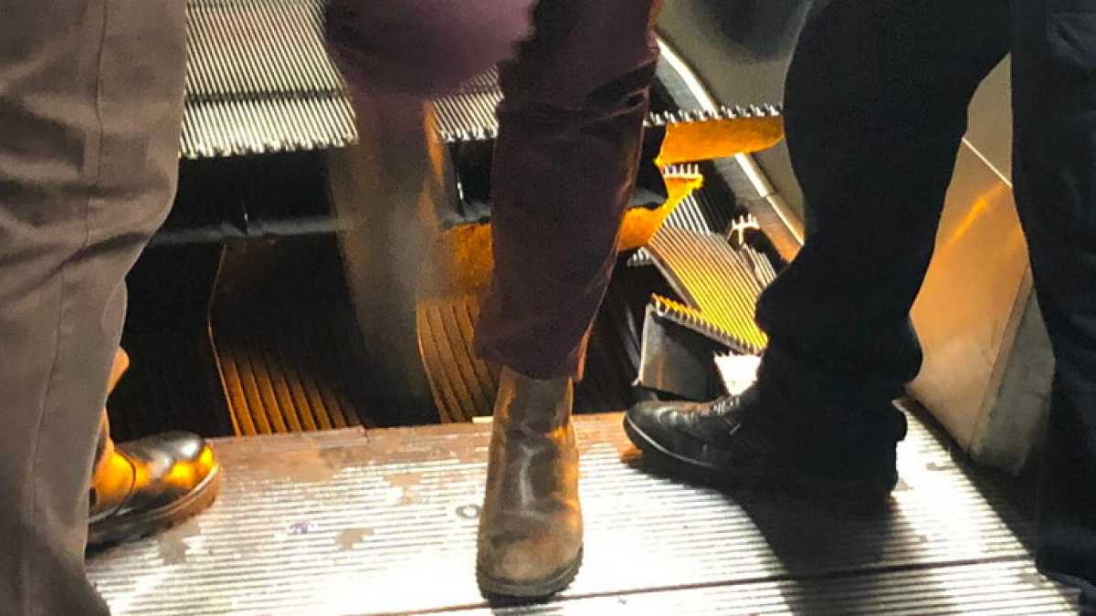 Immagine di Le scale mobili della metro sfasciate raccontano Roma più di Raggi e De Vito