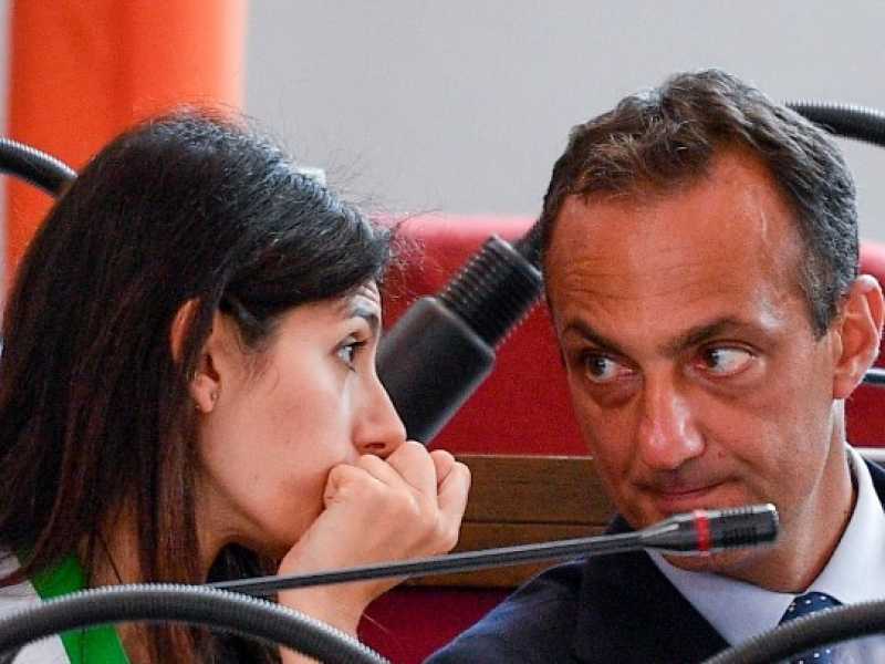 Virginia Raggi e Marcello De Vito (foto LaPresse)