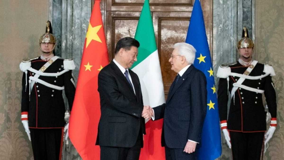 Immagine di Xi Jinping a Roma e gli effetti della mini proroga della Brexit