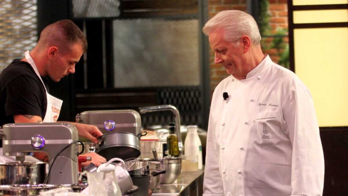 Immagine di A MasterChef il Maestro Massari mette tutti in riga, ma le eliminazioni non convincono