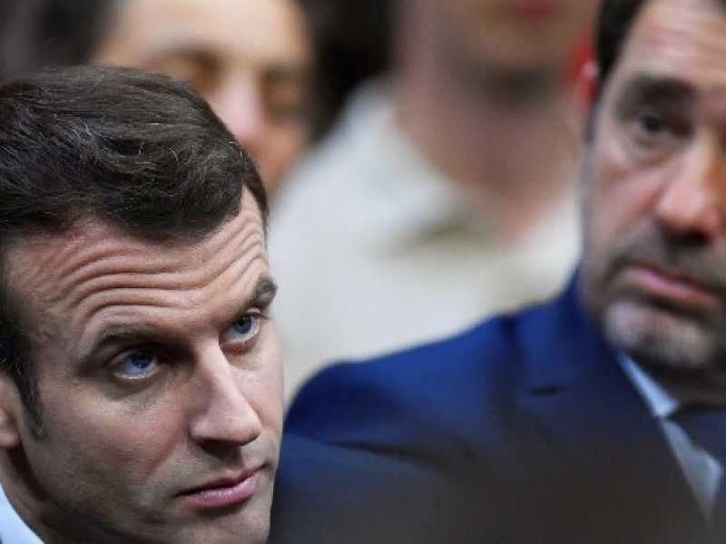 Il presidente Emmanuel Macron con il ministro dell'Interno, Christophe Castaner (Foto LaPresse) 