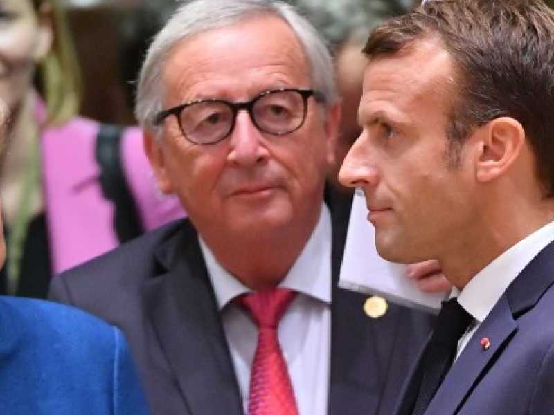 La cancelliera tedesca Angela Merkel, il presidente repubblica francese Emmanuel Macron e il presidente della Commissione europea, Jean-Claude Juncker (Foto LaPresse)