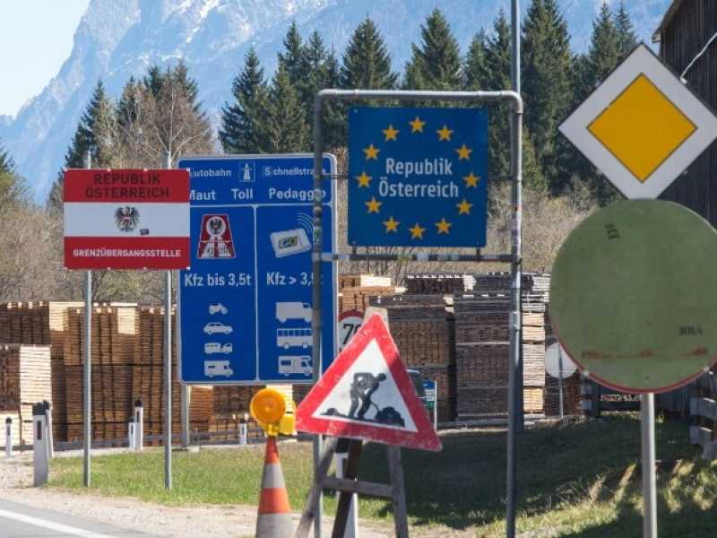 La frontiera del Brennero tra Italia e Austria (foto LaPresse)