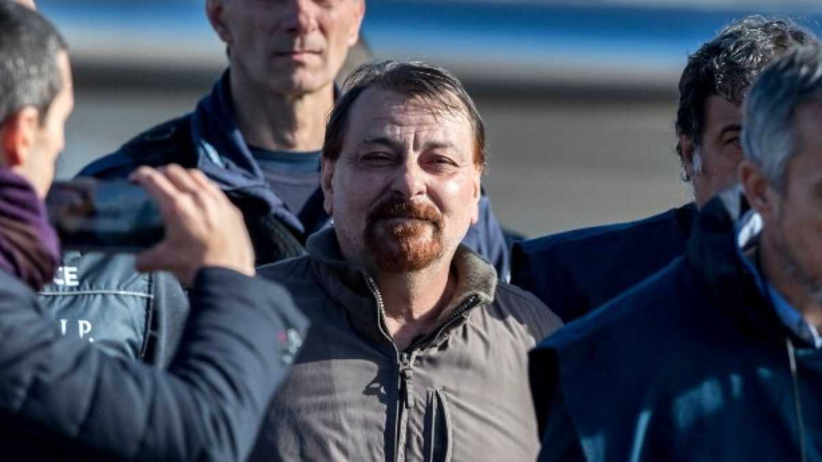 Immagine di La gogna e Cesare Battisti