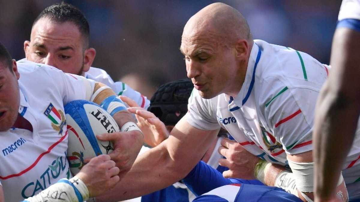 Immagine di Ci salveranno le ossa rotte dei rugbisti (e la birra a fine partita)