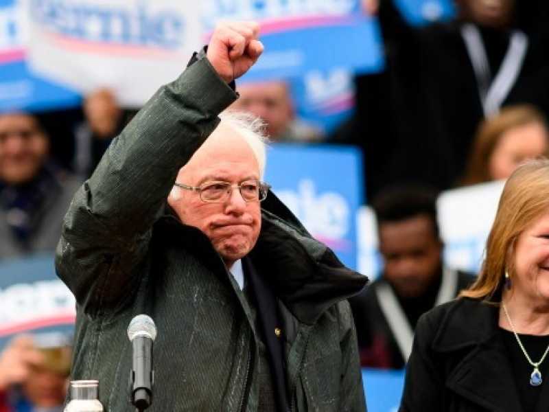 Il senatore Bernie Sanders a un comizio nel quartiere di Brooklyn a New York (Foto LaPresse)