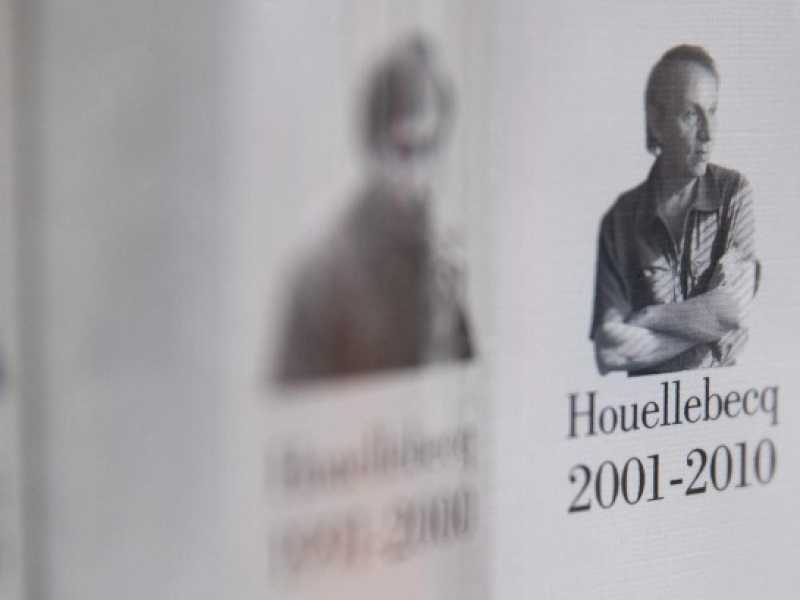 Assieme al direttore di Valeurs Actuelles, Houellebecq sta per pubblicare un saggio per un ritorno al cattolicesimo conservatore
