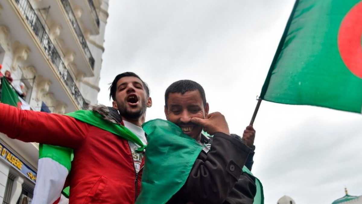 Immagine di Anche l'esercito abbandona Bouteflika. L'ipotesi di un nuovo voto