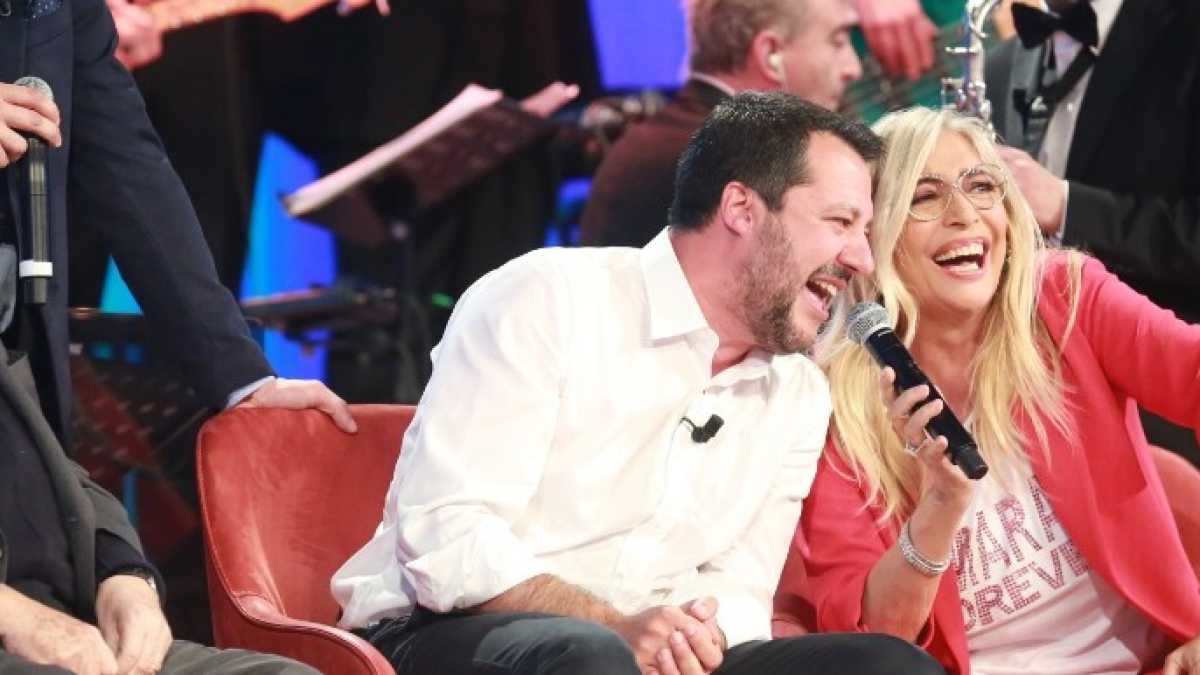 Immagine di Salvini e il pelo del gatto
