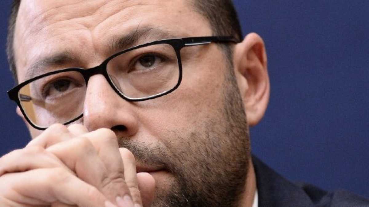 Immagine di Come perdere sovranità indebitandosi. L’inconsapevole ammissione di Patuanelli (M5s)
