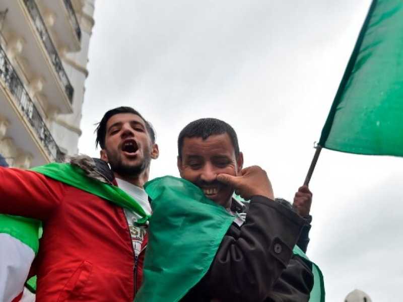 Le proteste ad Algeri contro Bouteflika (foto LaPresse)
