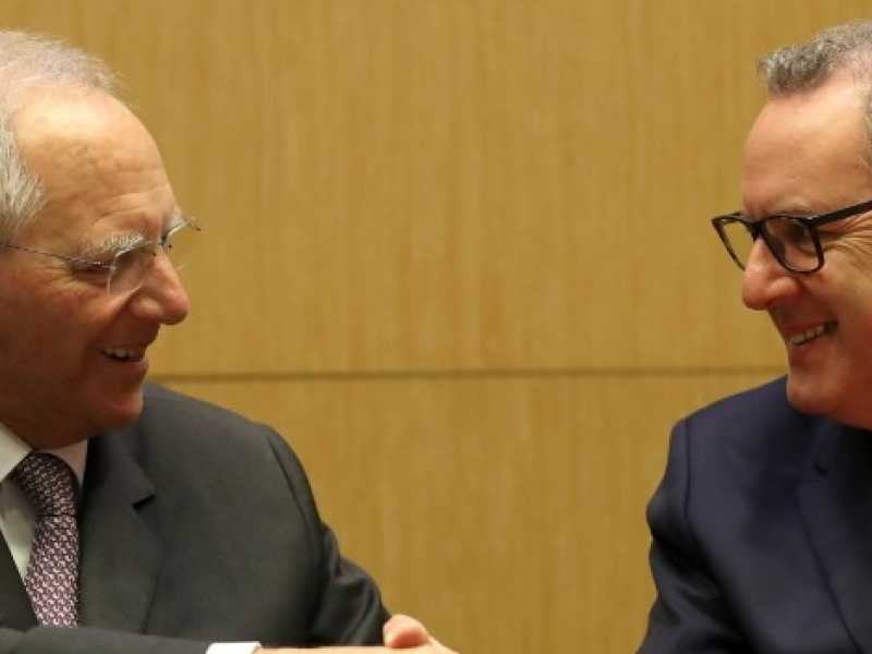 Il presidente del Parlamento tedesco, Wolfgang Sch&auml;uble, ha presieduto la seduta assieme al suo omologo tedesco Richard Ferrand (Foto LaPresse)