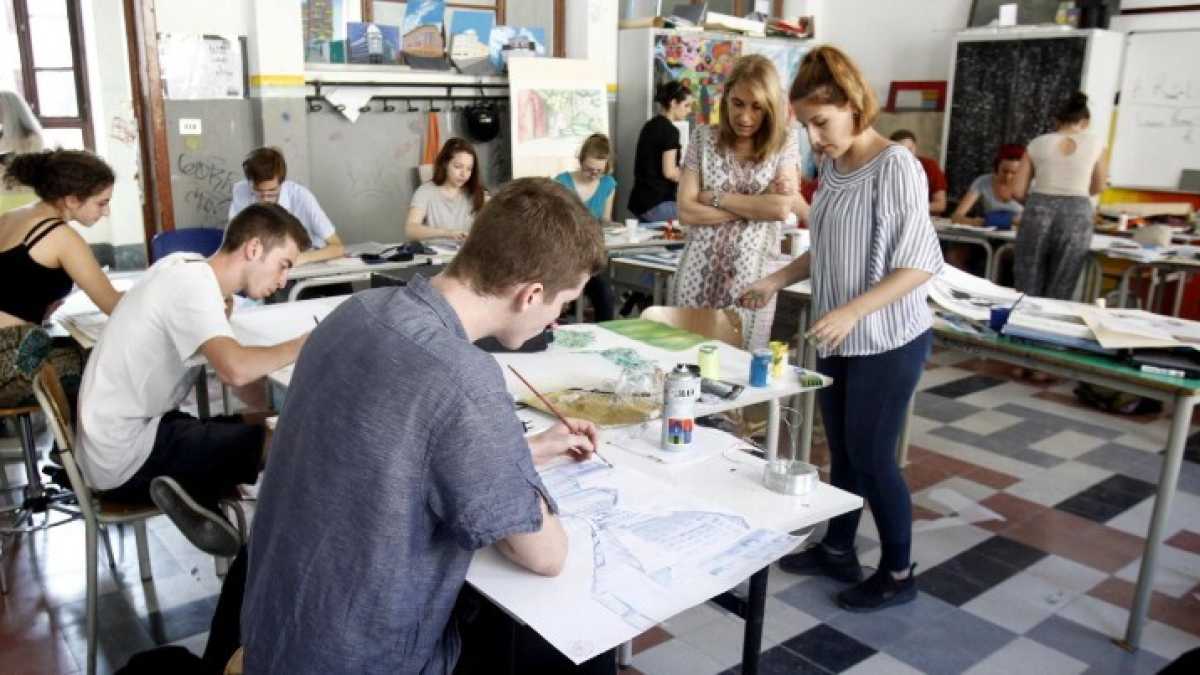 Immagine di Il suicidio di un maestro elementare in Francia svela il fallimento della scuola