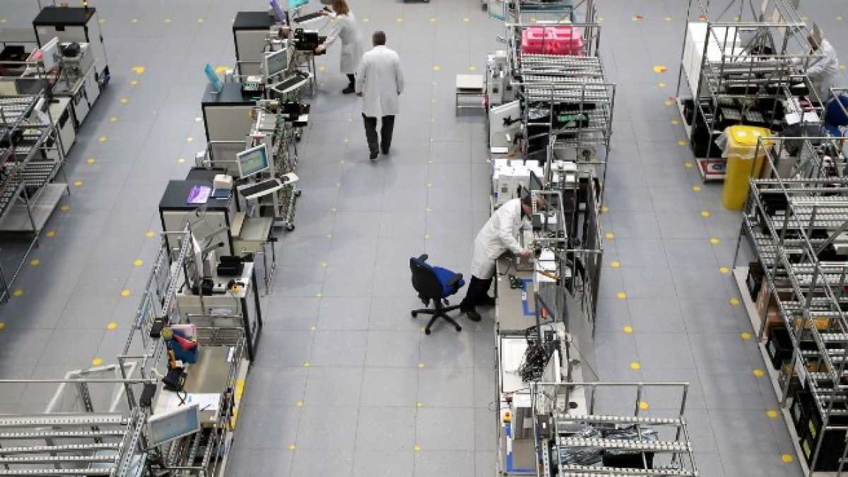 Immagine di La fiducia nel manifatturiero scende ai minimi da quattro anni