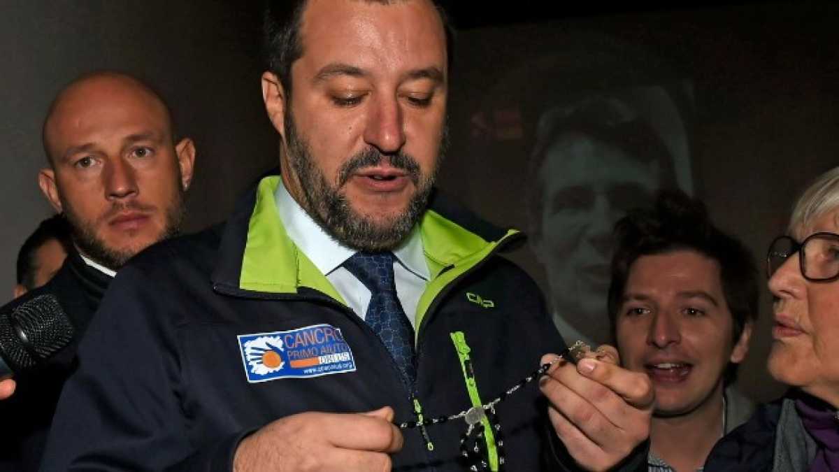 Immagine di La Lega è diventata cattolica, ma in Parlamento nasconde il rosario