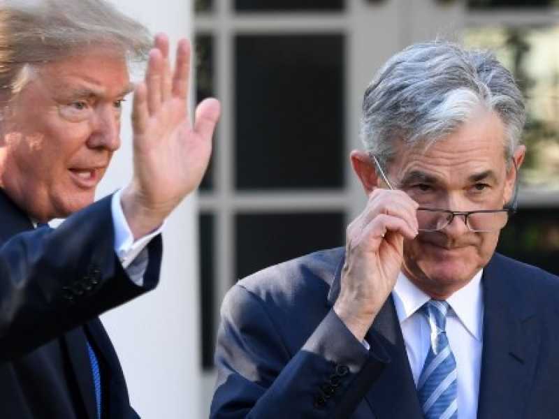 Donald Trump e Jerome Powell. Foto LaPresse