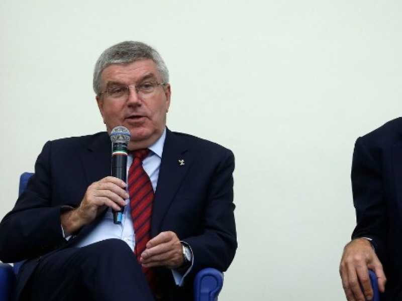 Il presidente del Cio, Thomas Bach, a fianco del presidente del Coni, Giovanni Malag&ograve;, per la presentazione della candidatura Milano-Cortina alle Olimpiadi del 2026 (Foto LaPresse)