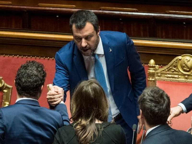 Matteo Salvini al Senato dopo l'approvazione della legge sulla legittima difesa (foto LaPresse)