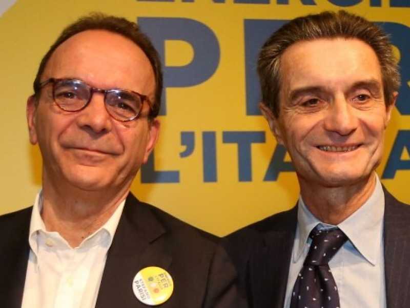 Stefano Parisi e il presidente della Regione Lombardia, Attilio Fontana (Foto LaPresse)