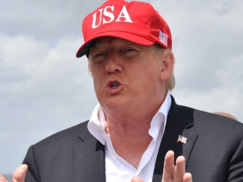 Il presidente Donald Trump in visita sul Lago di Okeechobee (Foto LaPresse)