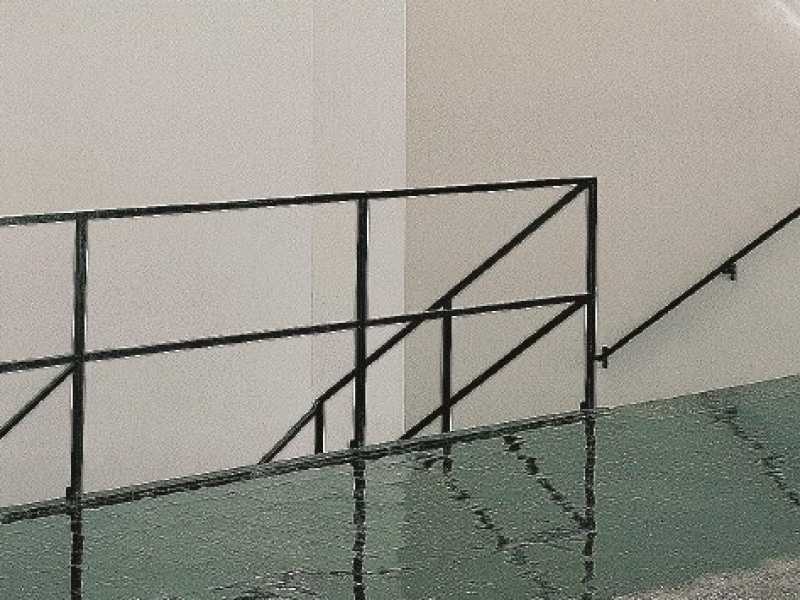 Guido Guidi, ITT Perlstein Hall, Chicago, 1999, stampa a contatto, cm 20X25. Guido Guidi courtesy Vasaterna