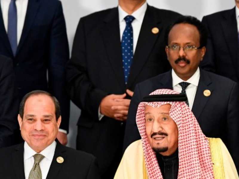 I leader europei assieme al presidente egiziano Al Sisi e Re Salman dell'Arabia Saudita (Foto LaPresse) 