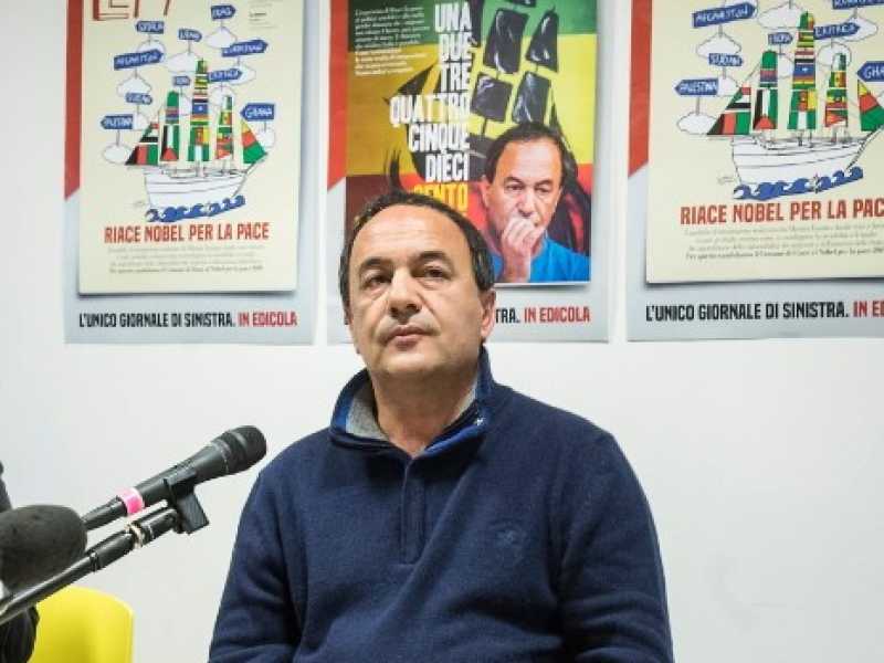 L'ex sindaco di Riace, Mimmo Lucano (Foto LaPresse)