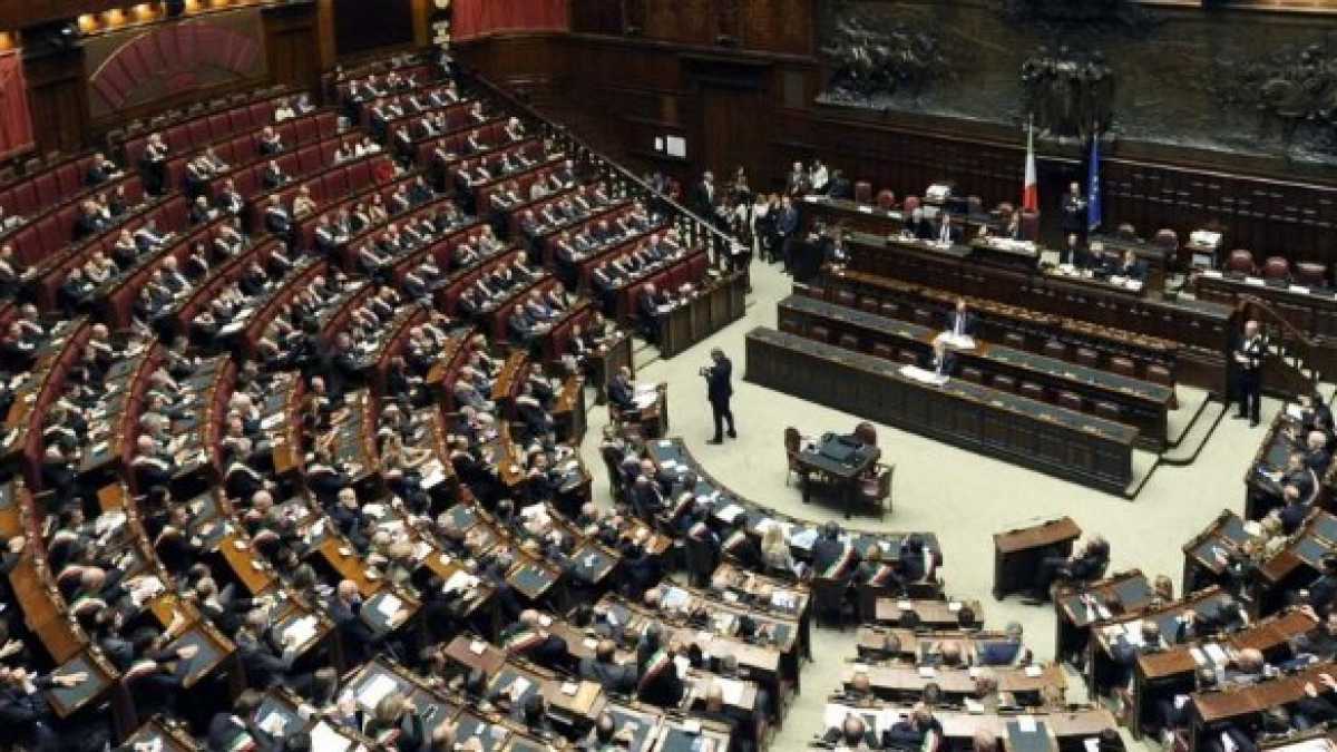 Immagine di Reagire alla legge contro la razza politica