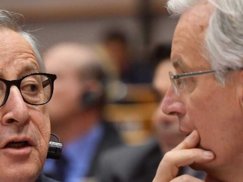 Jean-Claude Juncker e Michel Barnier (foto LaPresse)