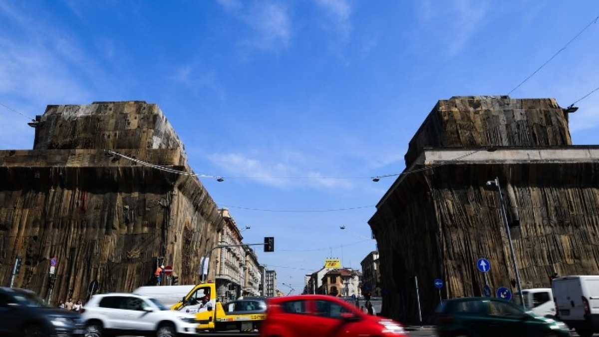 Immagine di Salone del Mobile: così solido che resiste pure al governo