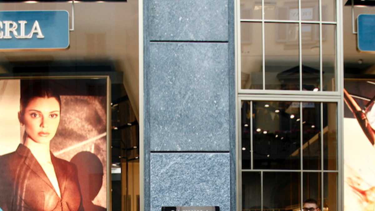 Immagine di Così La Perla prepara tagli a Bologna e un trasloco a Londra