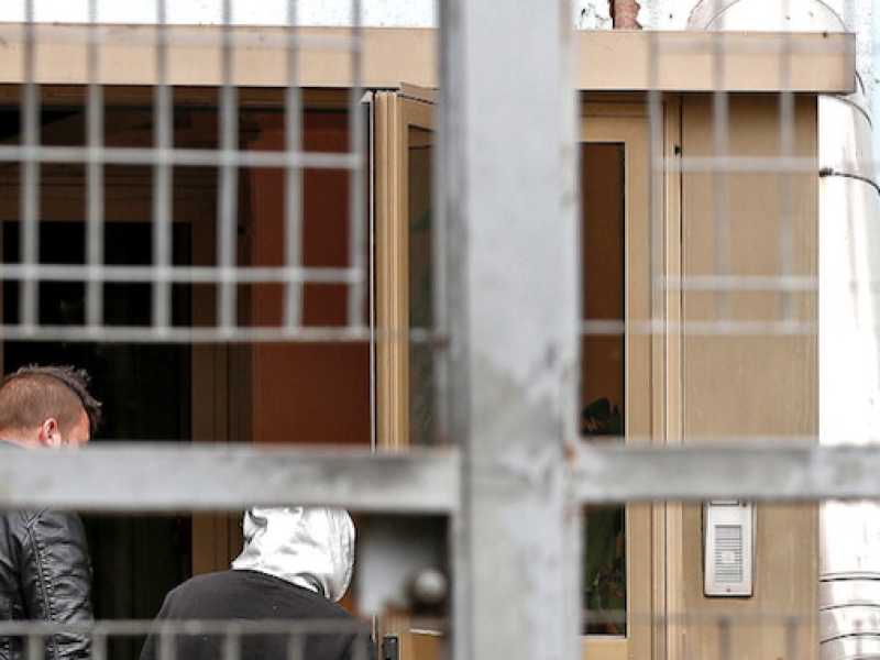 Torre Maura, tensione intorno al centro accoglienza dove sono state ospitate alcune famiglie rom (Foto LaPresse)