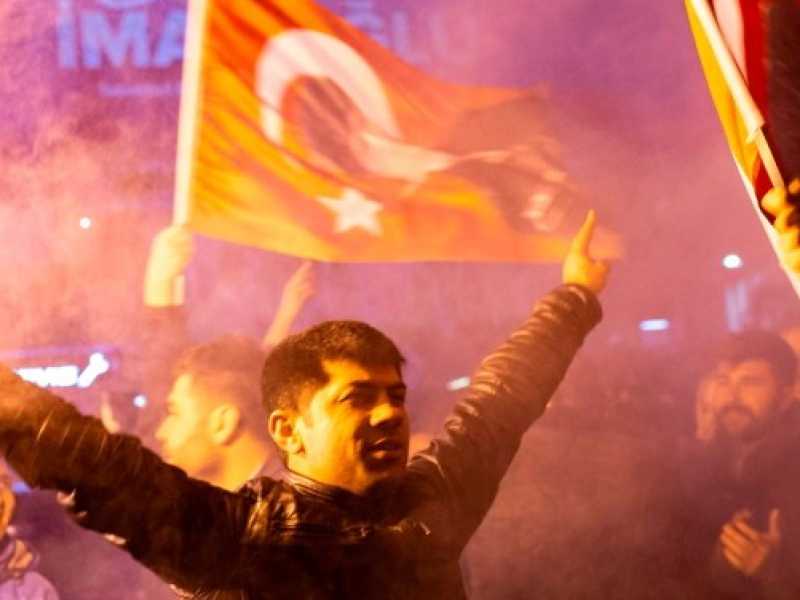 Elezioni amministrative in Turchia, vittoria a met&agrave; per la coalizione di Erdogan (foto LaPresse)