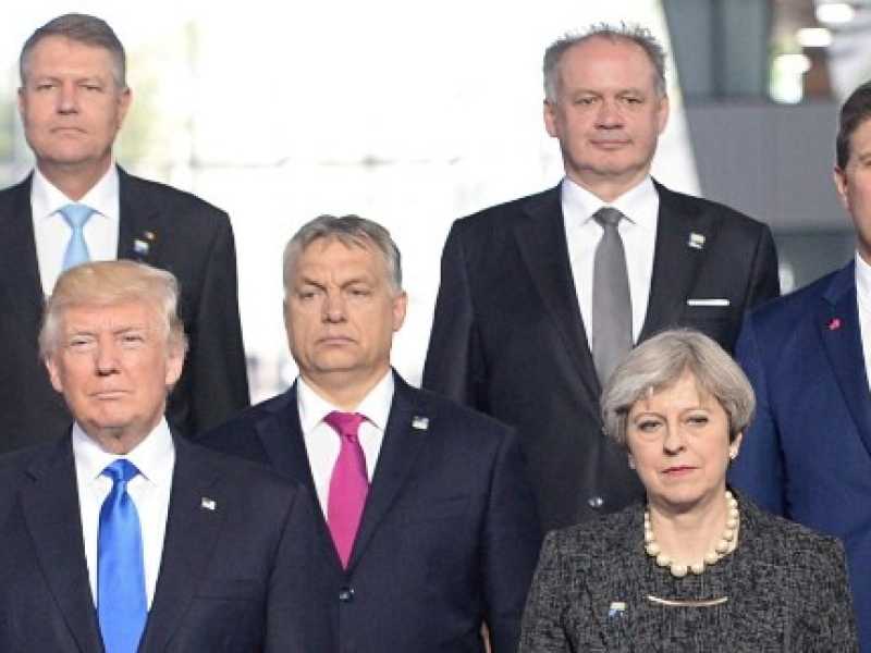 I leader dei paesi Nato durante il vertice di Bruxelles del 2017 (Foto LaPresse)