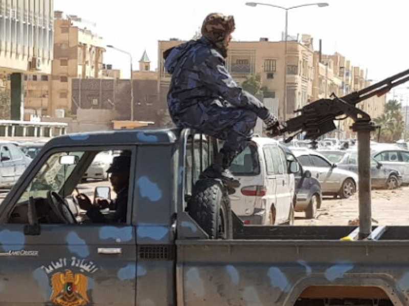 Un mezzo dell'esercito di Khalifa Haftar a Sebha, nel sud della Libia (foto LaPresse)