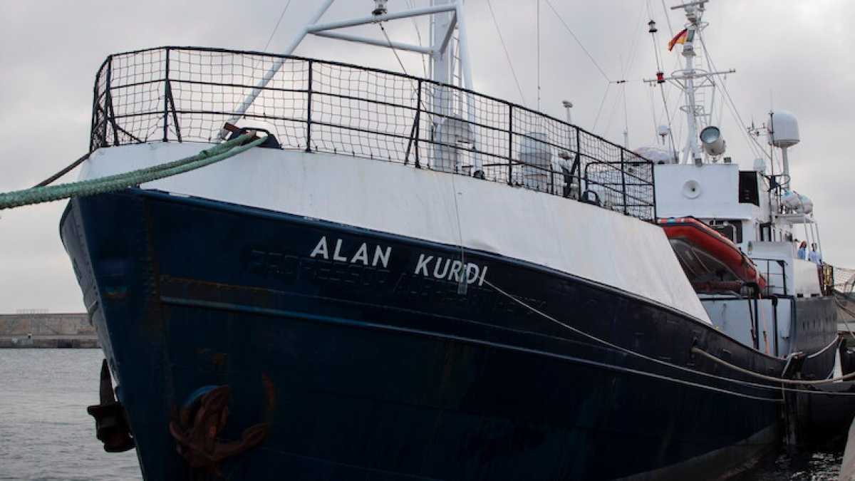 Immagine di La nave ong con 64 migranti bloccata in mezzo al mare da Italia e Malta