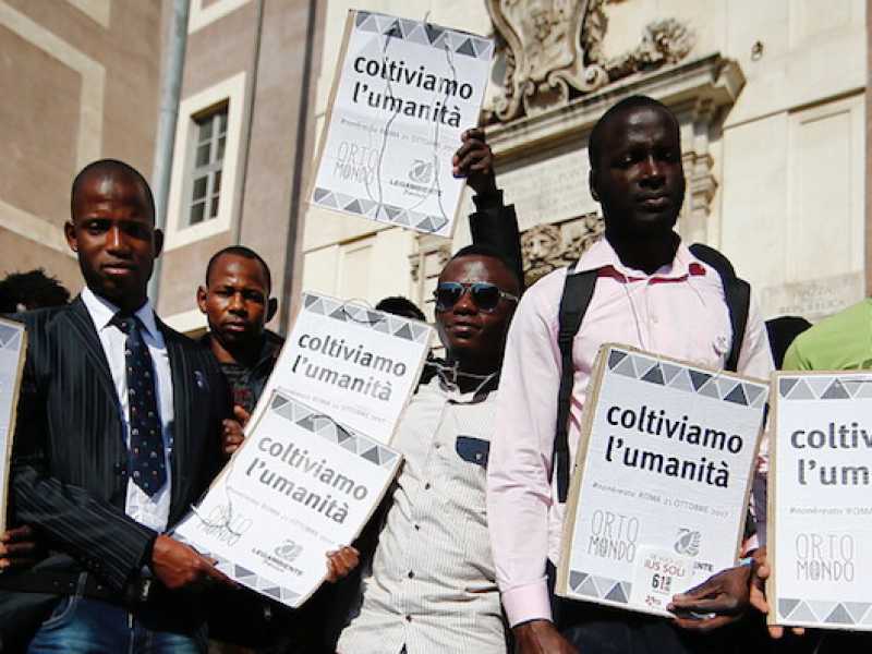 Una manifestazione contro il razzismo e a favore dello ius soli (foto LaPresse)