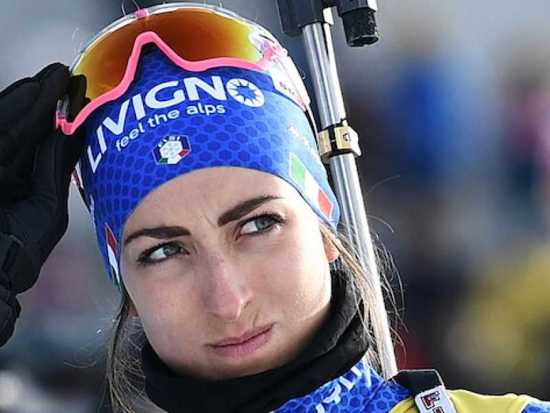 Lisa Vittozzi durante la Coppa del mondo di biathlon (Foto LaPresse)