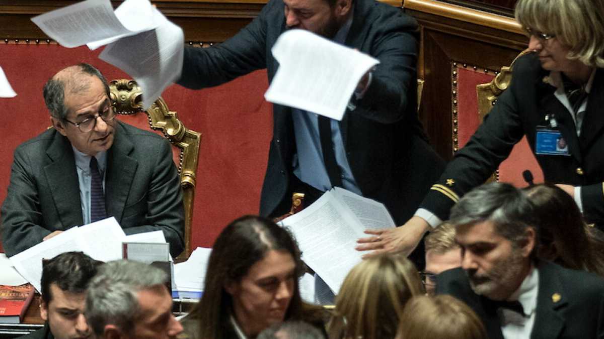 Immagine di Dazi, Brexit, Italia. Storia della prima crisi economica creata dalla politica