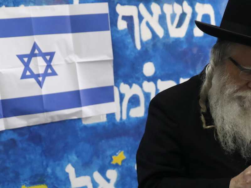 Il premier israeliano Netanyahu durante un comizio elettorale (Foto LaPresse)