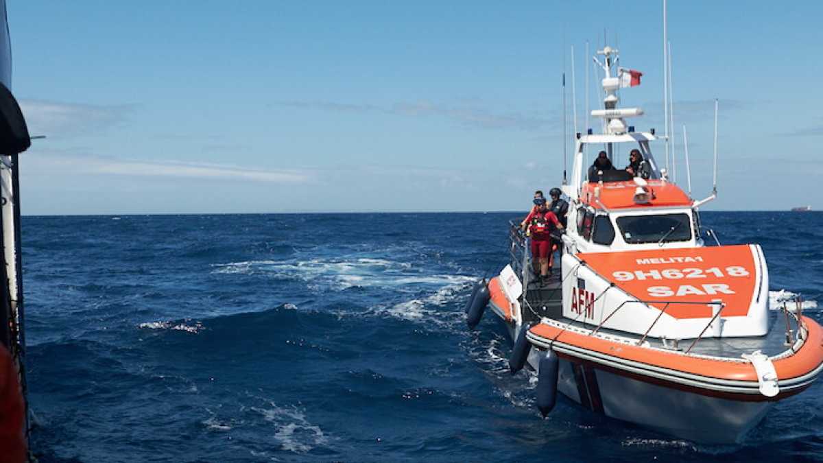 Immagine di "Moriremo tutti", urlano i migranti in mezzo al mare. Ma in Libia non risponde nessuno