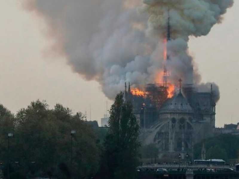 Notre Dame è Parigi ed è la Francia
