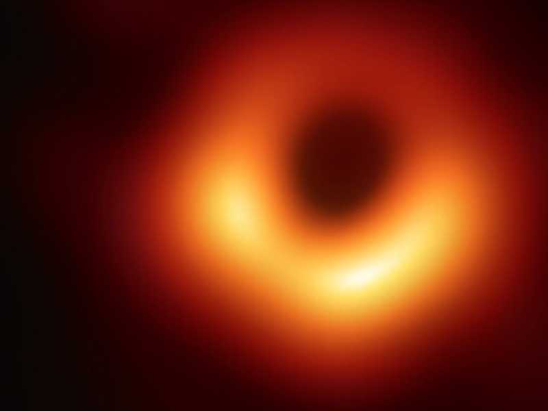 La prima immagine di un buco nero 
