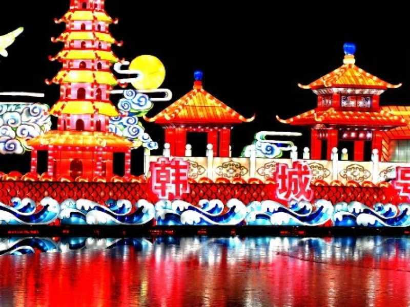 Cina, festival delle luci a Shaanxi (LaPresse)