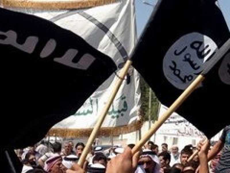 Manifestanti pro-Isis festeggiano l'arrivo dei combattenti sunniti a Mosul (Foto Ap)