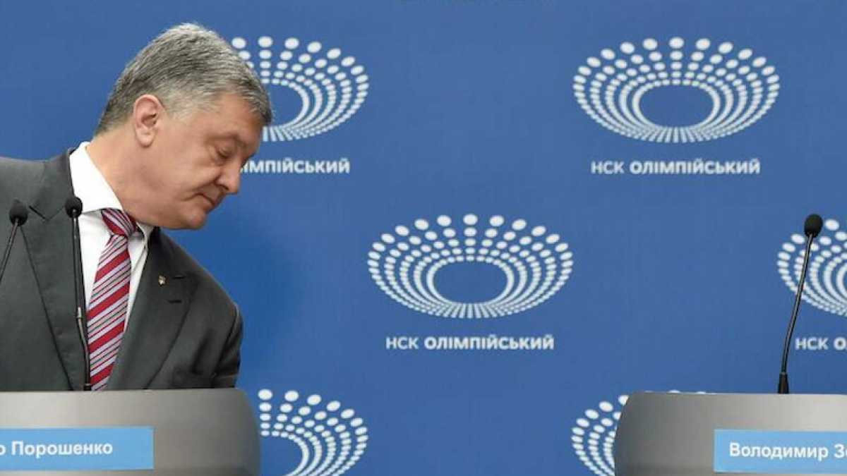Immagine di Il partito di Poroshenko tra stadi, video bellicosi e guerre di polli