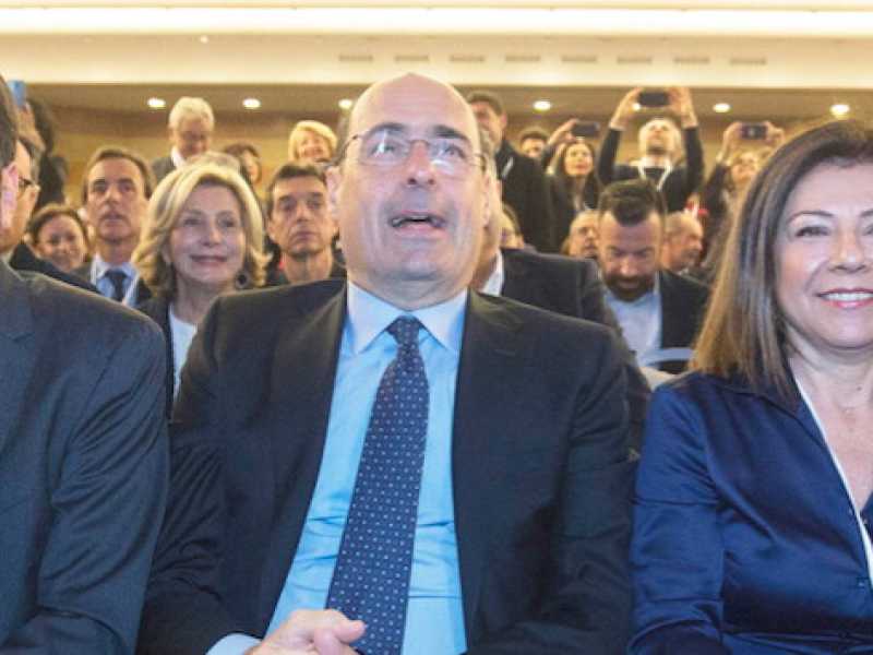 Andrea Orlando, Maurizio Martina, Nicola Zingaretti, Paola De Micheli e Paolo Gentiloni all'Assemblea nazionale del Pd (Foto LaPresse) 