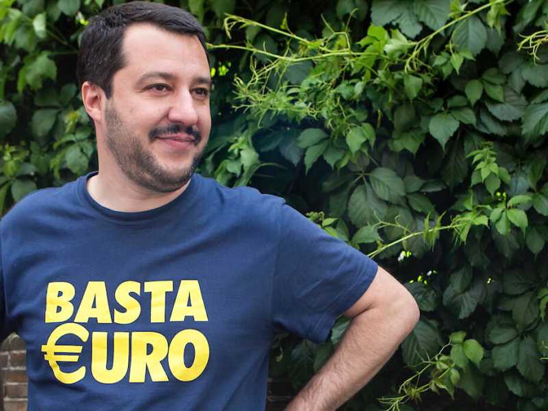 Matteo Salvini durante il tour della Lega "Basta Euro", nel 2014. Foto LaPresse