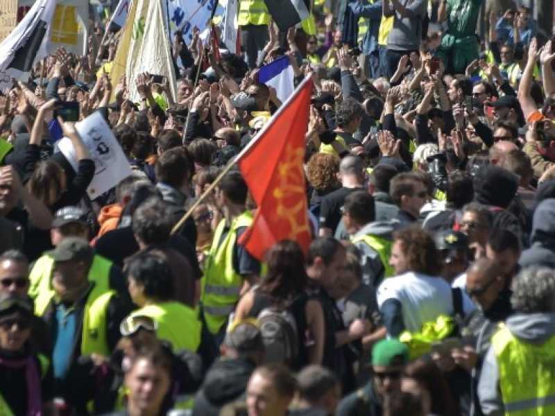 I gilet gialli vogliono tornare a devastare Parigi, e sono organizzati