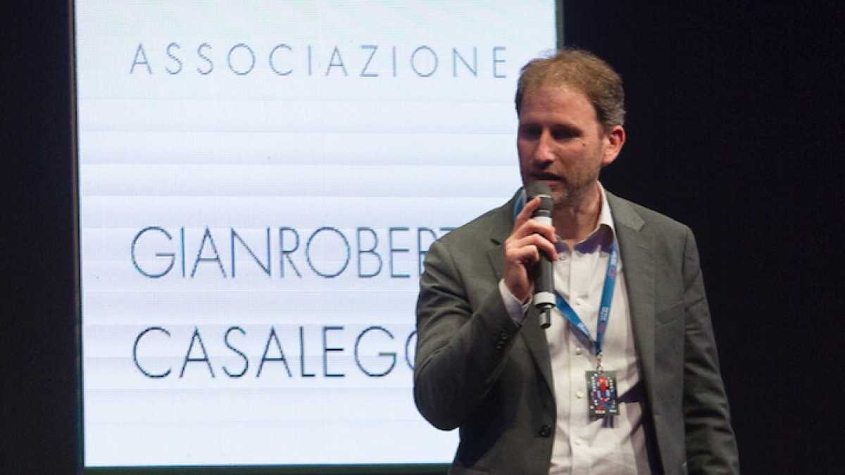 Immagine di Colabrodo Rousseau: dopo gli attacchi al Garante, Casaleggio paga la multa